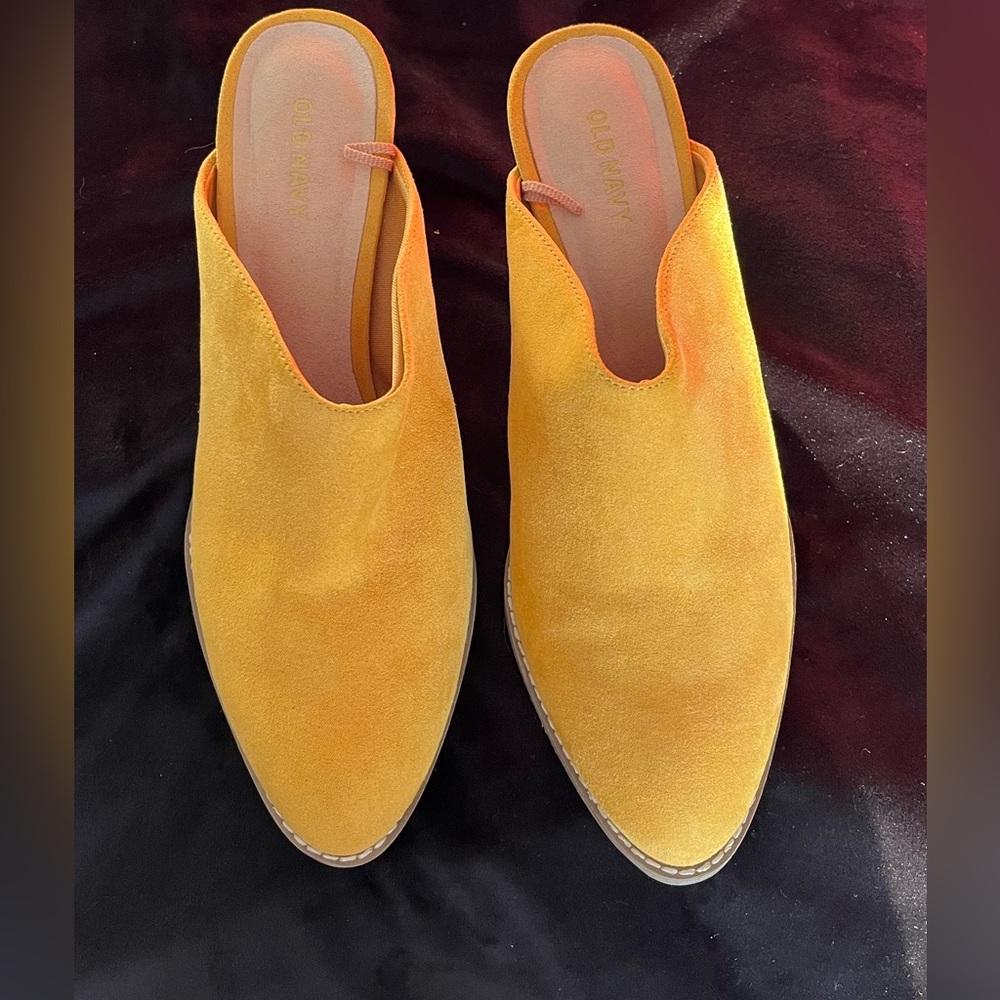 NWOT Old Navy Mustard Faux Suede Mules, Sz 8